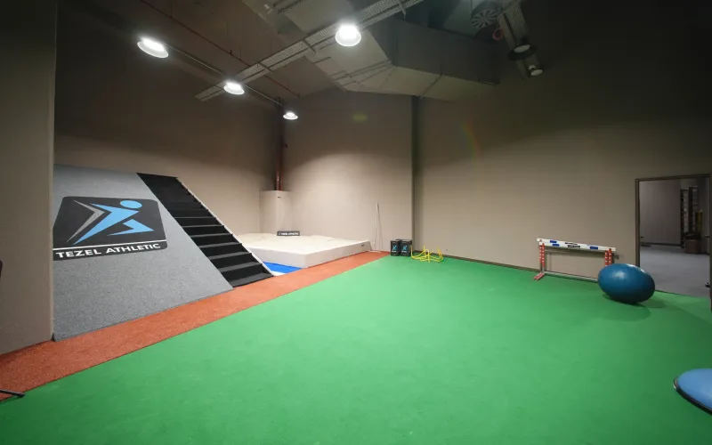 Padel’de Reaksiyon Hızı Antrenmanı: Kortta ve Salonda Drilller