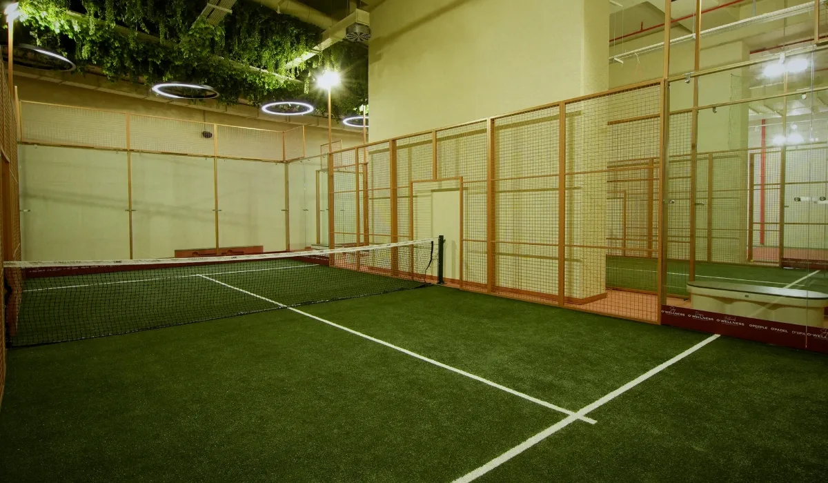 Padel mi Squash mı? Kort, Kural ve Kondisyon Karşılaştırması — O'Padel Sky