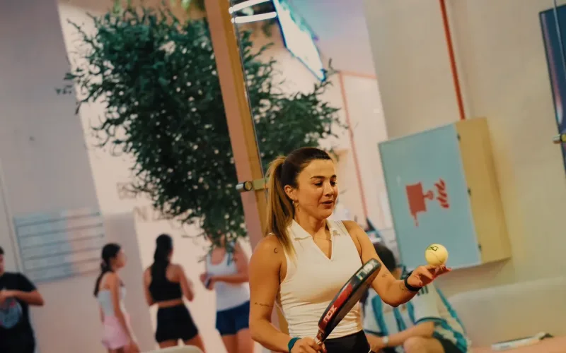 Choosing a Padel Ball: Pressure, Speed and the Best for Indoor Courts